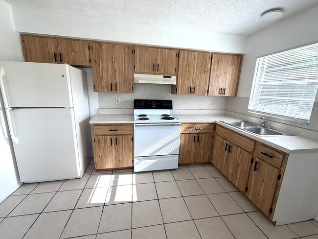Foto del edificio - 4019-4023 60th Street West