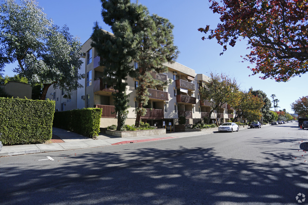 Building Photo - West Knoll Apartments