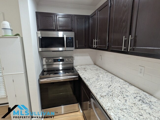 Building Photo - 500 W Woodcroft Pkwy