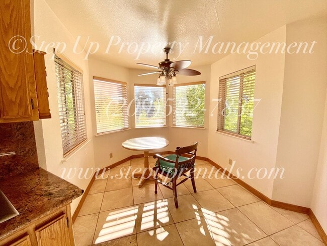 Building Photo - Elegant Hilltop Estate with Breathtaking V...