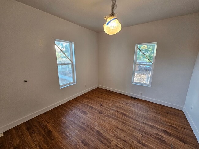 Building Photo - 614 W Arch St