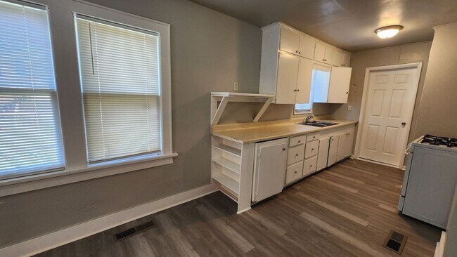 Foto del edificio - Nice 4 Bedroom, 2 Bath Home Near OCU & The...