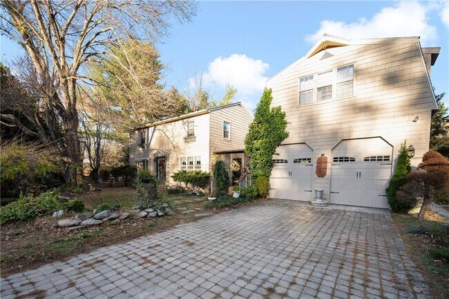 Foto del edificio - 64 Carpenter Rd