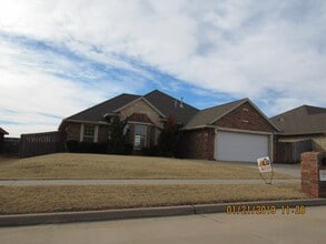 Building Photo - 5306 SW Tyler Ave