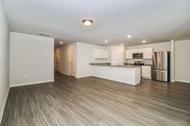 Foto del edificio - 672 Savanac St SE