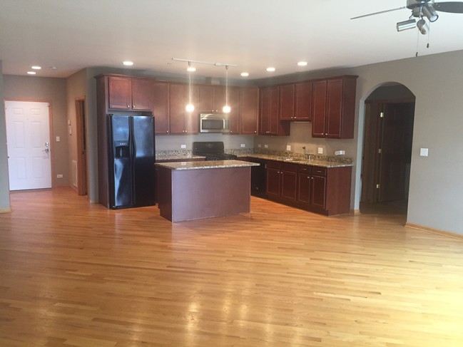Open floor plan - 2810 River Rd