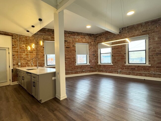 Building Photo - 1211 W 27th St