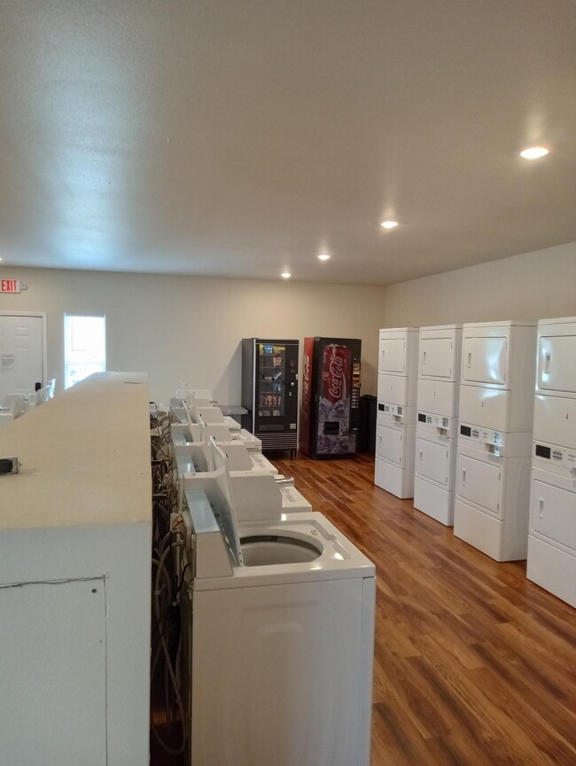 Laundry Room - Greenbriar Apartments