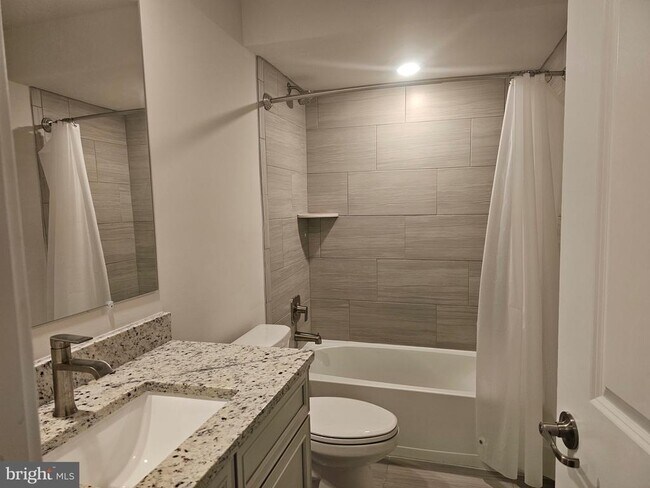 Foto del edificio - 5676-BASEMENT Lewis Carroll Dr