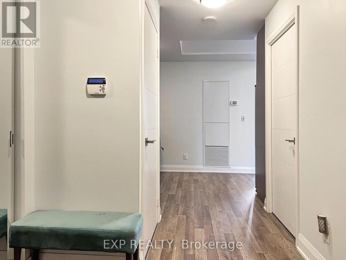 Photo principale - 18-318 Uptown Dr