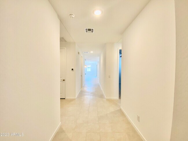 Building Photo - 5561 W Jackalope Ln