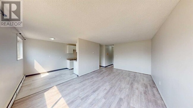 Photo du bâtiment - 9515-100 100 Ave.