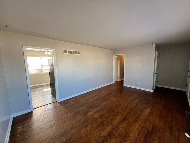 Foto del edificio - 3-Bed, 2-Bath Home with Finished Basement