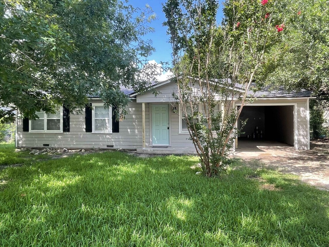 Primary Photo - Beautiful Quiet Country Home