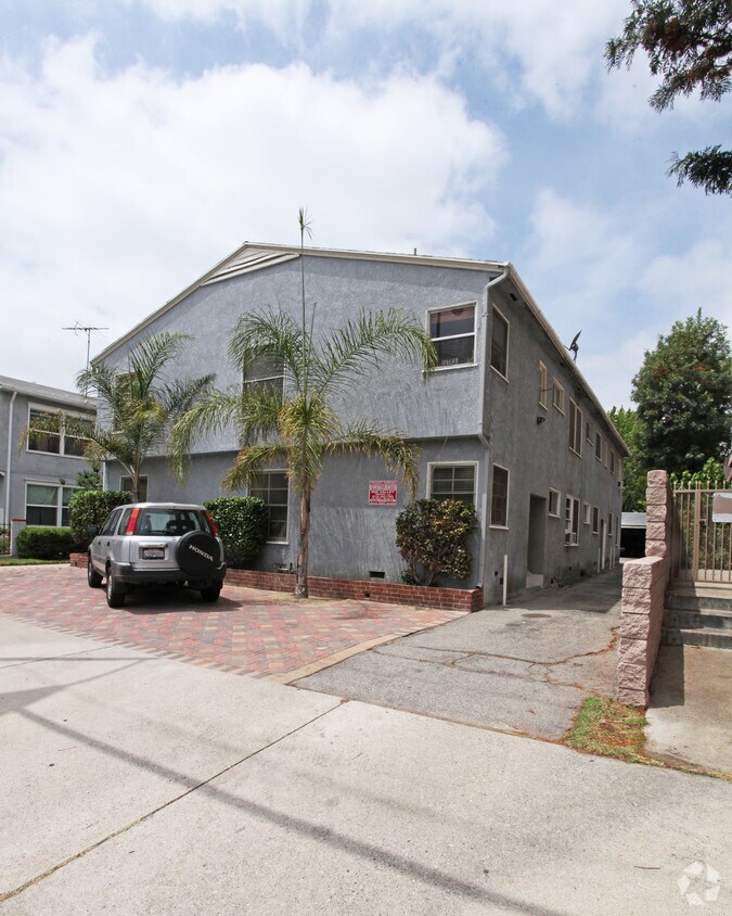 Building Photo - 5335 Whitsett Ave