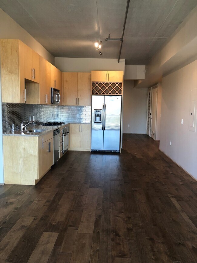 Building Photo - 353 E Bonneville Ave