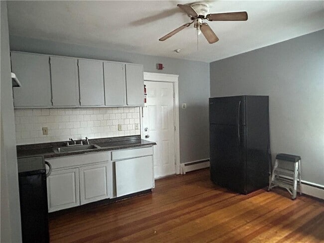 Building Photo - 915 Dexter St