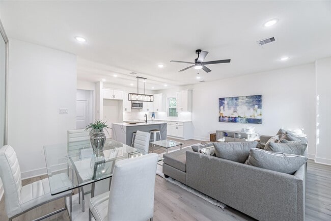 Building Photo - 7806 Comal St