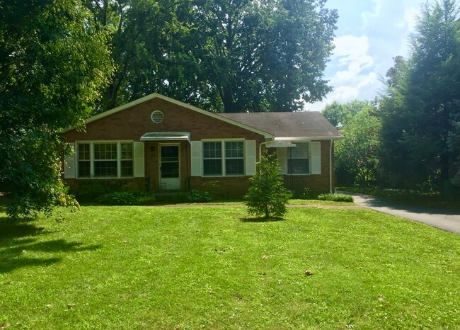 Cherokee Park Neighborhood - 304 Lauderdale Rd