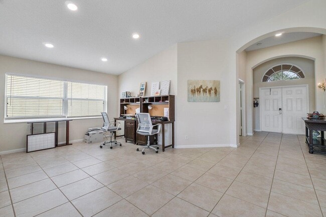 Building Photo - 2453 Country Golf Dr