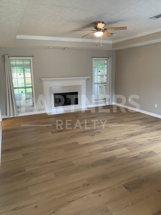 Building Photo - 6208 Sandy Ridge Curv