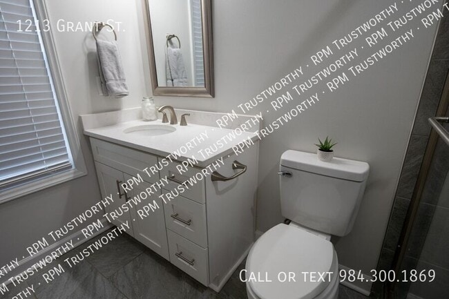 Building Photo - 1213 Grant St