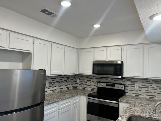 Building Photo - 19 E Mountain Creek Ct