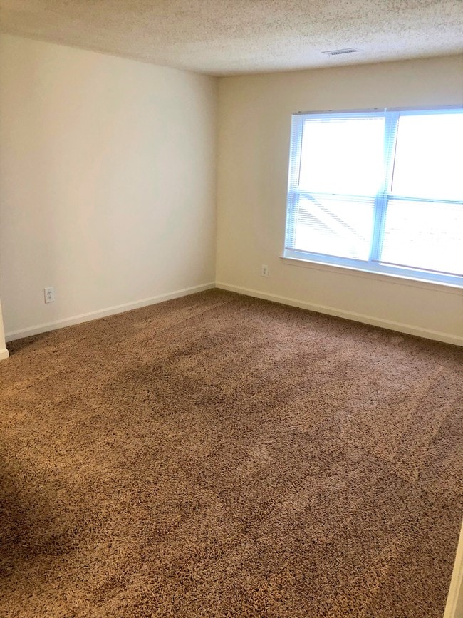 Building Photo - Lakewood Apartments