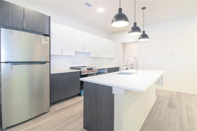 Building Photo - 260 Martha Dr