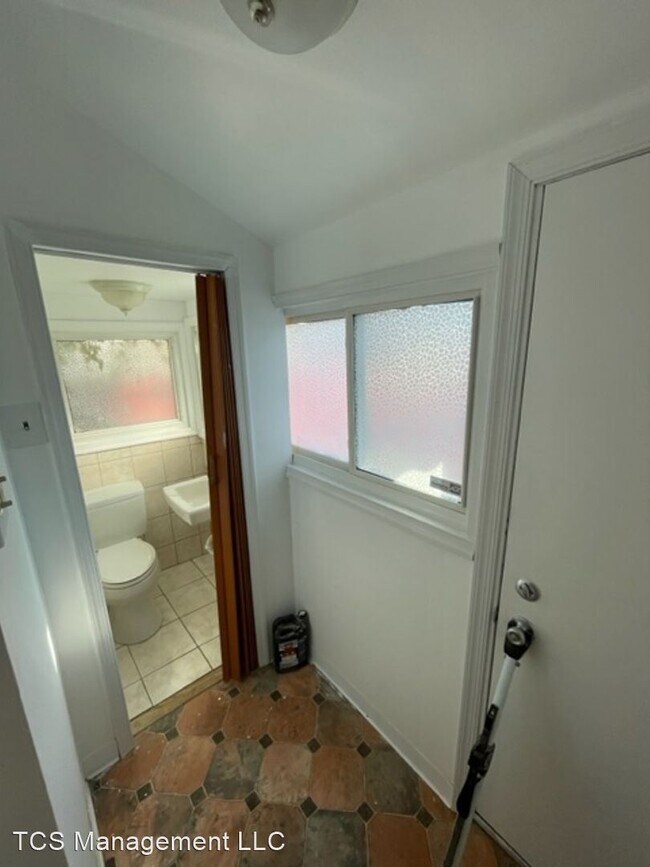 Building Photo - 3 br, 1.5 bath House - 212 E Montana Street
