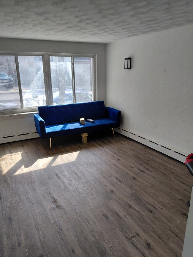 Foto del edificio - 1037 E Philadelphia St