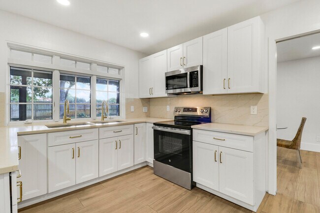 Foto del edificio - 1009 Alamanda Dr