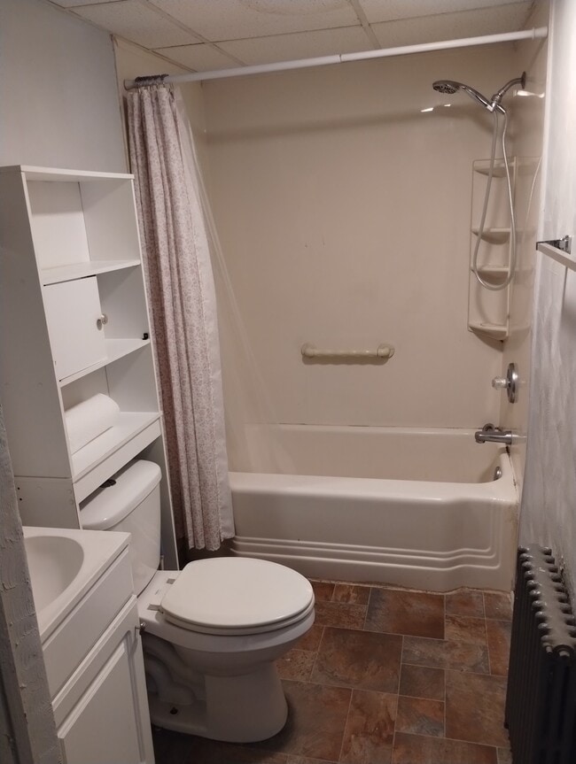 Building Photo - 615 S Center St