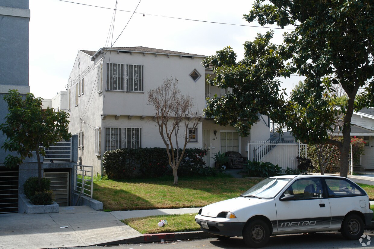 Building Photo - 600 E Elk Ave