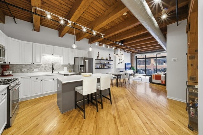 Building Photo - 520 W Huron St