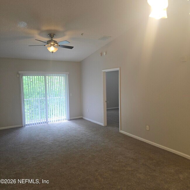 Foto del edificio - 7920 Merrill Rd