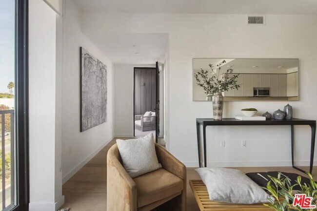 Building Photo - 10310 Santa Monica Blvd