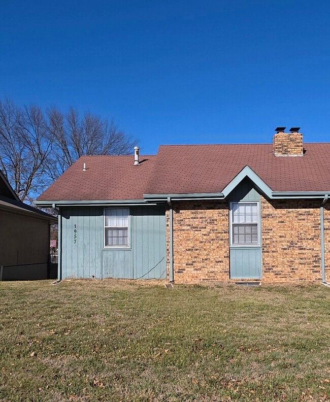 Building Photo - 1957 E Battlefield Rd