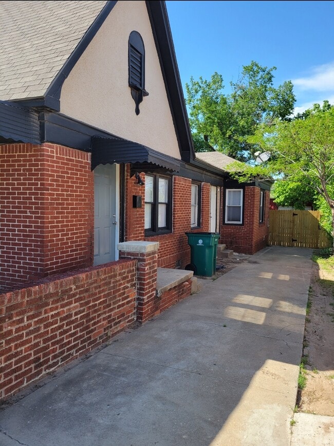 Building Photo - 2557 NW 16th St