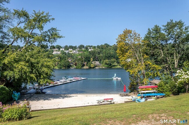 Building Photo - 19 Candlewood Springs Road