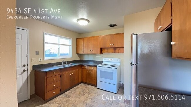 Building Photo - 9434 SE 41st Ave