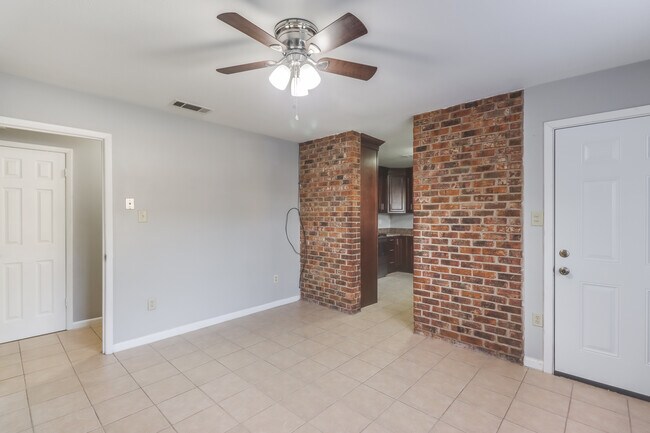 Foto del edificio - 1909 Kingfisher Dr