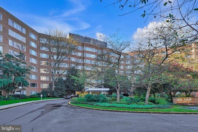 Foto del edificio - 4000 Tunlaw Rd NW