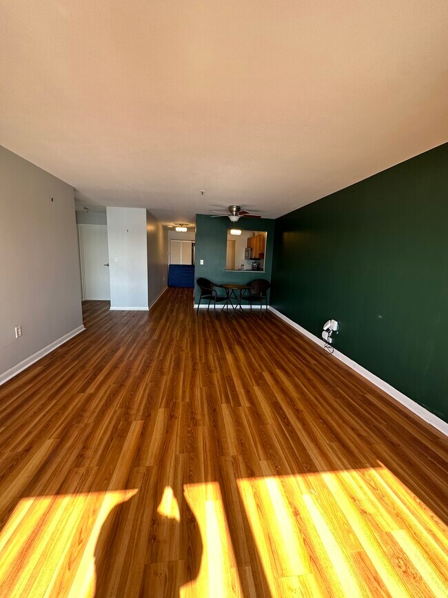 Building Photo - 300 Riverfront Dr