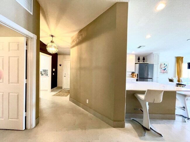 Building Photo - 9193 SE Retreat Dr