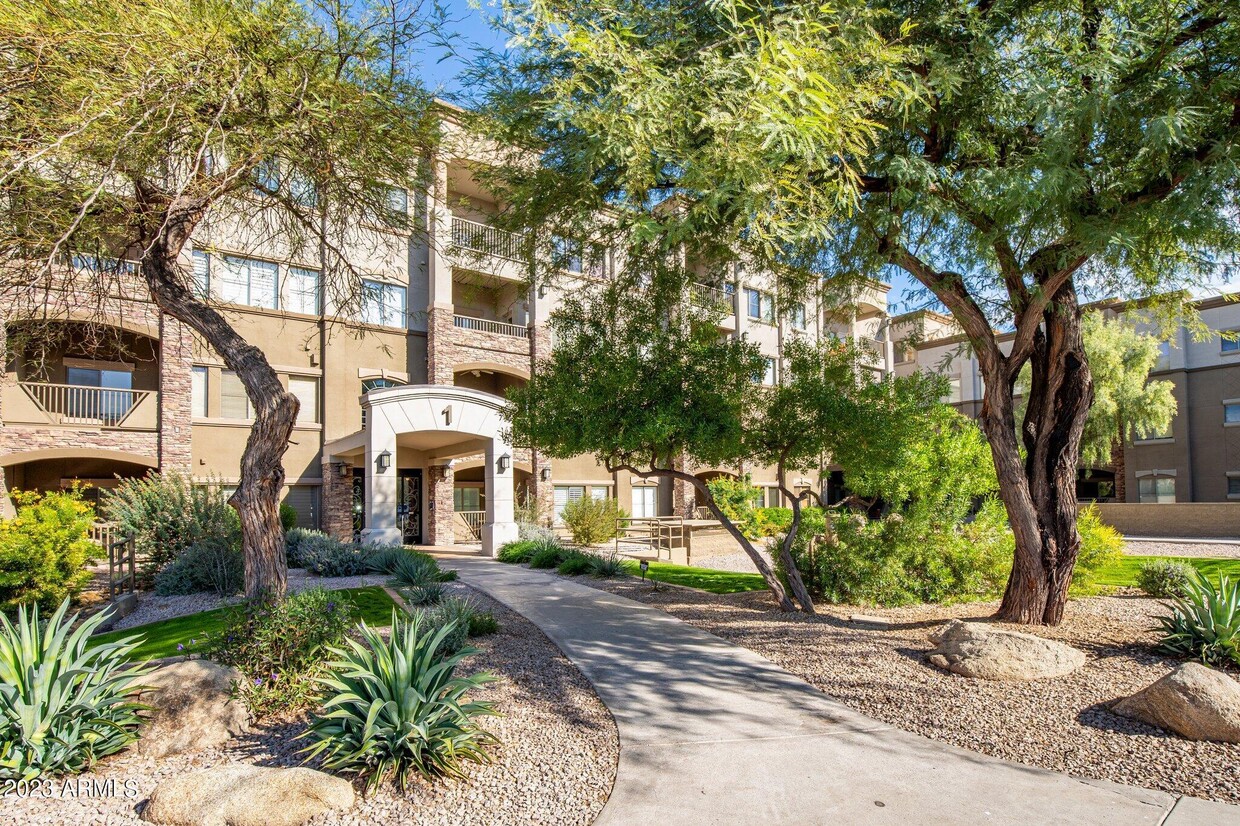 Primary Photo - 5450 E Deer Valley Dr