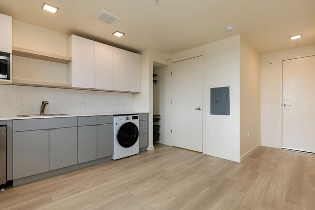 Interior Photo - Chinook Apartments