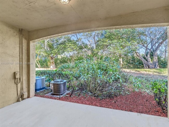 Building Photo - 3873 Tree Top Dr