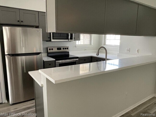 Building Photo - 6635 Bellows Ct