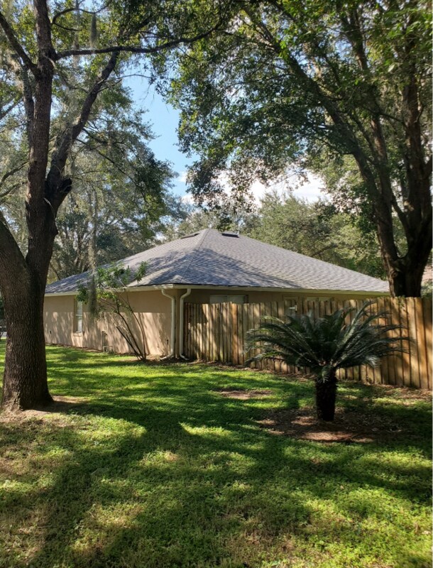 Foto del edificio - 305 Garden Oak Ct